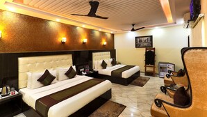 Family Quadruple Room, Multiple Beds, Non Smoking | Premium bedding, memory foam beds, in-room safe, desk