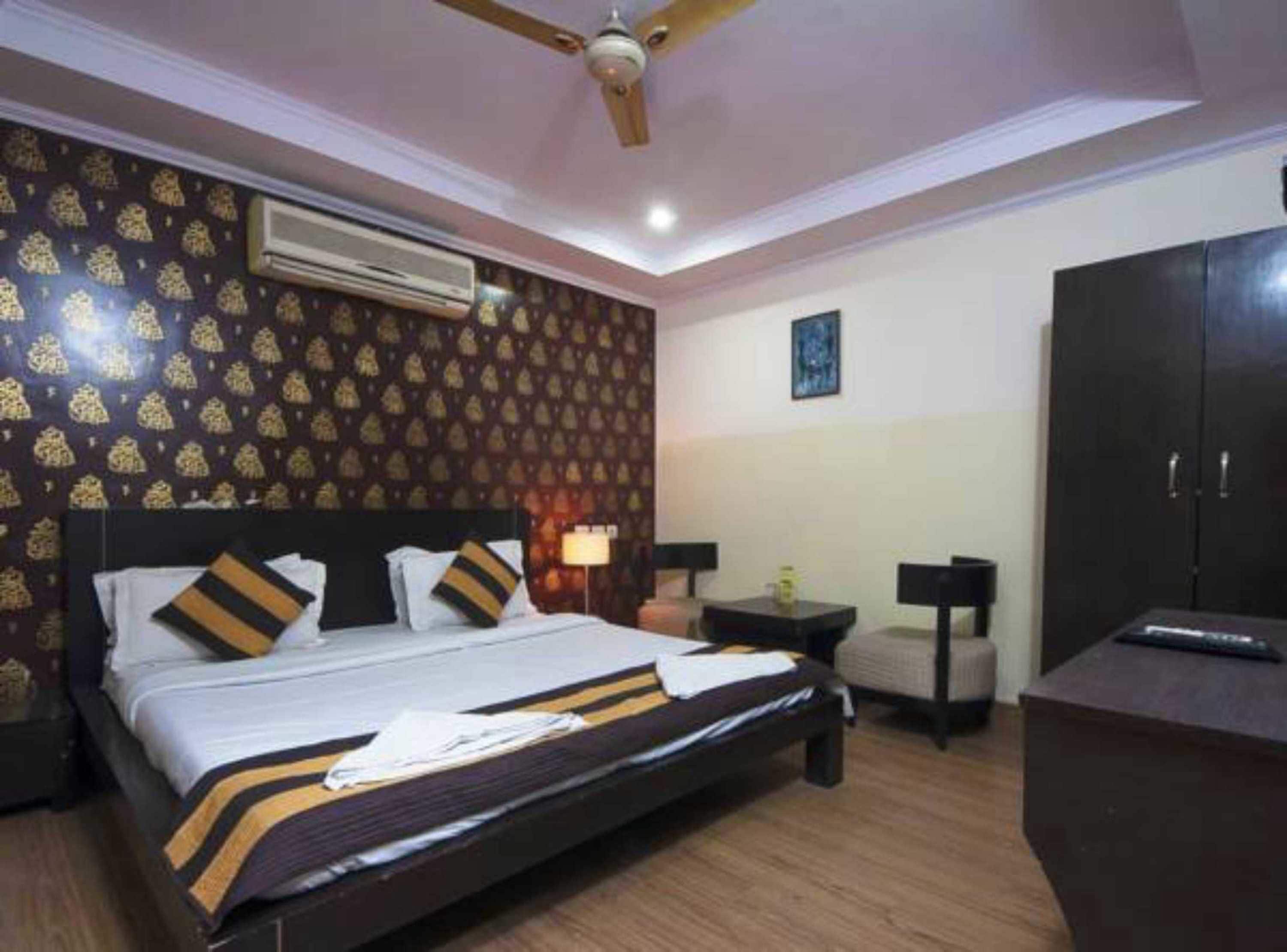 Photo - Hotel Airlift at Delhi Airport