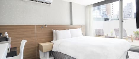 Deluxe Double Room, 1 Double Bed, Lanai, Tower | Free minibar, in-room safe, iron/ironing board, free WiFi