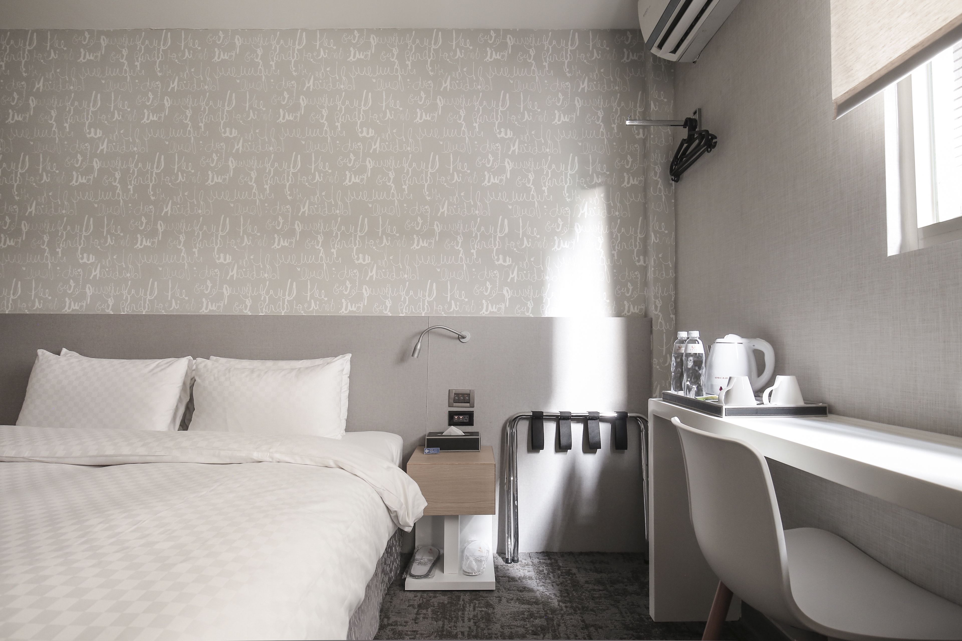 double room, 1 king bed, non smoking | free minibar, in-room safe, iron/ironing board, free wifi