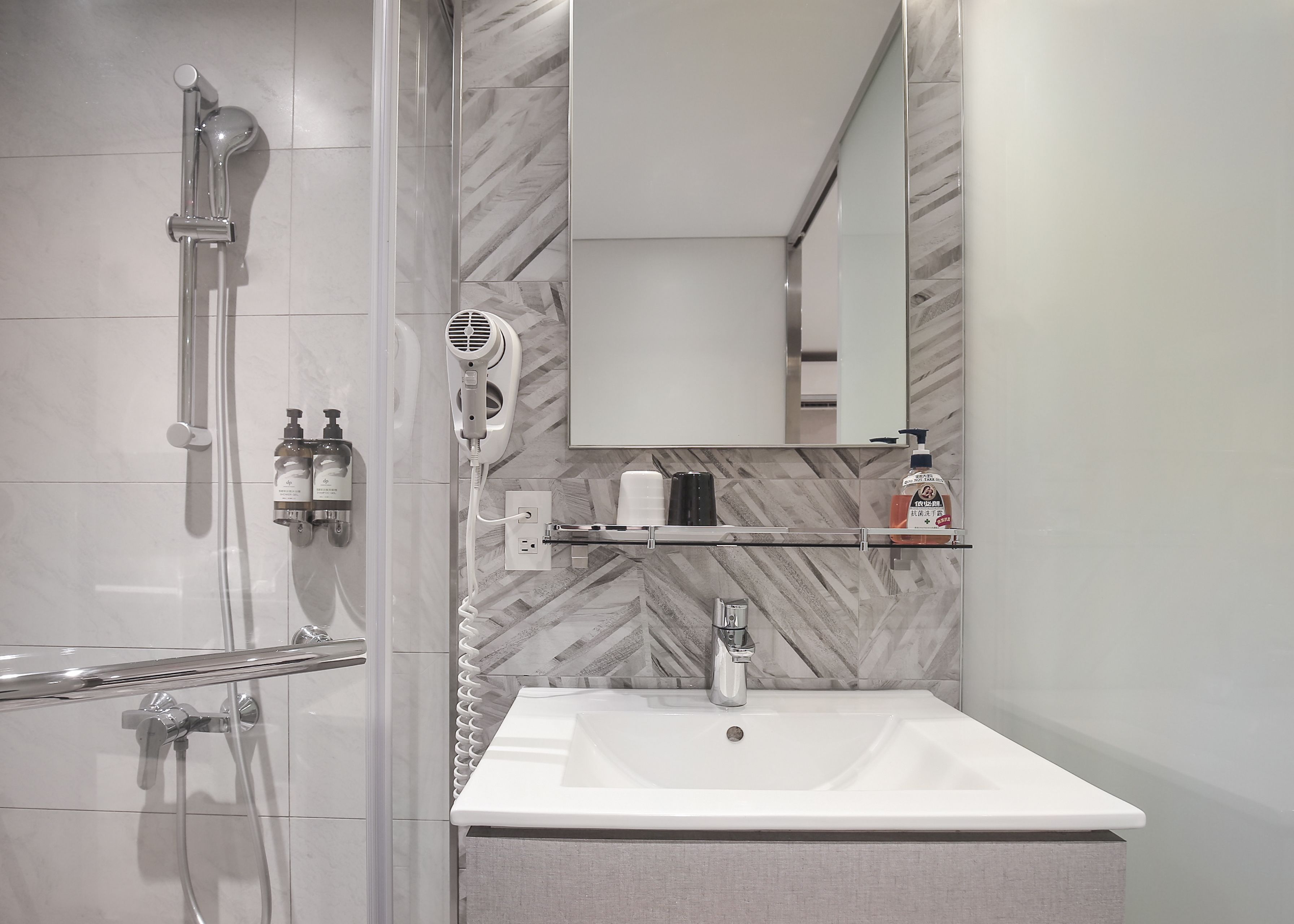 standard room, 1 double bed, non smoking, no windows | bathroom | shower, hydromassage showerhead, free toiletries, hair dryer