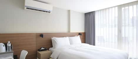 Free minibar, in-room safe, iron/ironing board, free WiFi