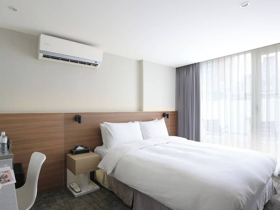 Quarto casal luxo, 1 cama de casal, varanda coberta, na torre | Frigobar (abastecido com itens grátis), cofres nos quartos