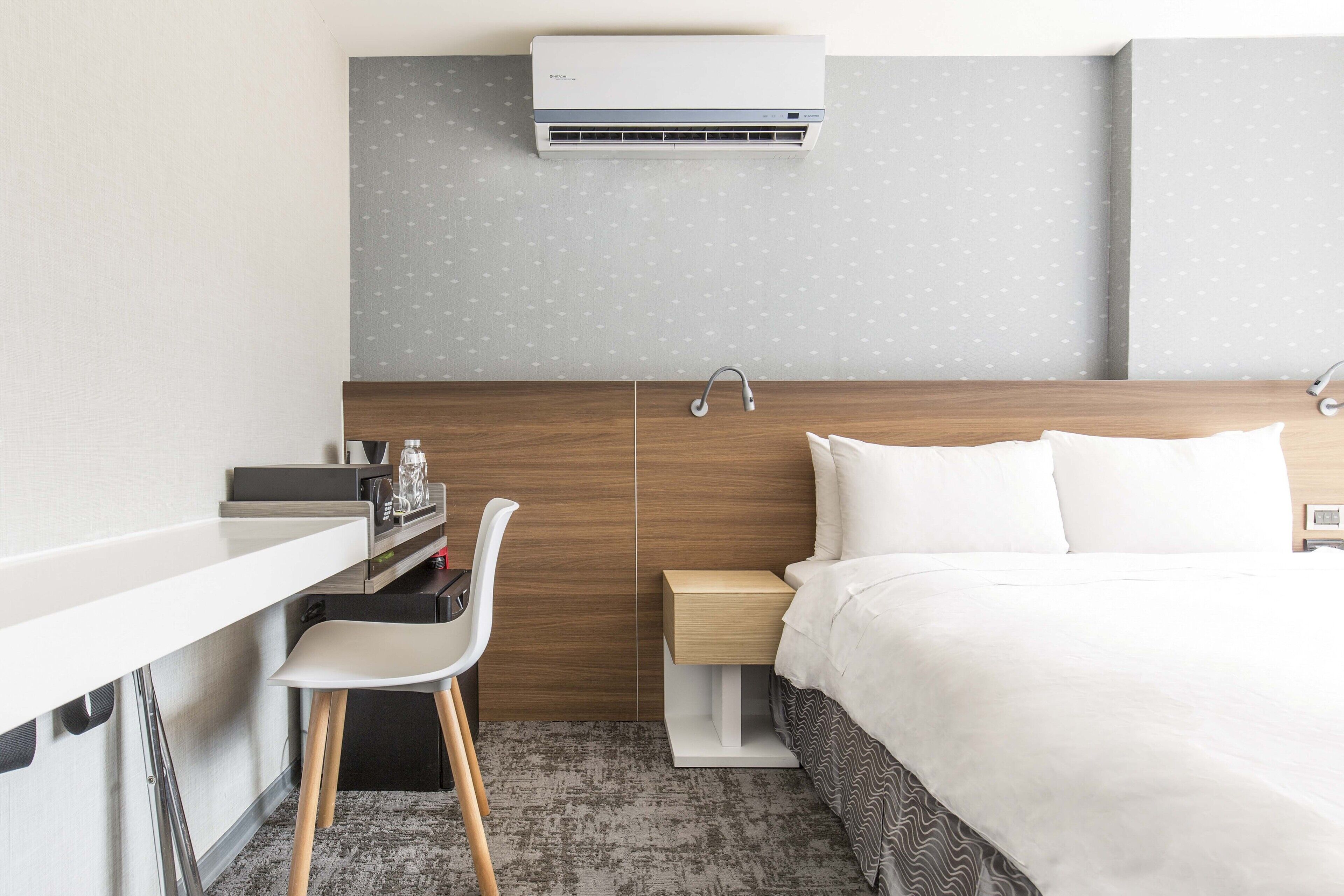 deluxe double room, 1 double bed, lanai, tower | free minibar, in-room safe, iron/ironing board, free wifi