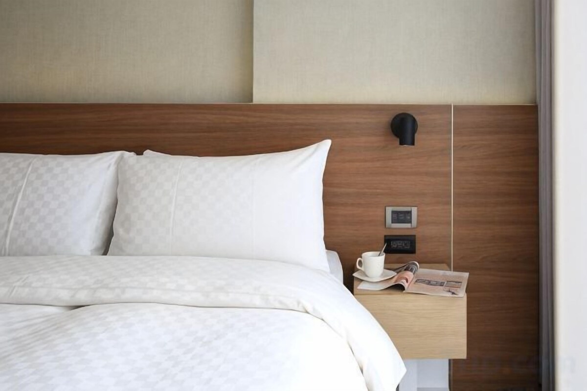 Minibar (free items), in-room safe, iron/ironing board (on request)