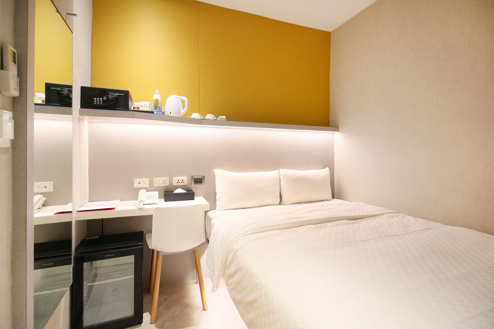 standard room, 1 double bed, non smoking, no windows | free minibar, in-room safe, iron/ironing board, free wifi