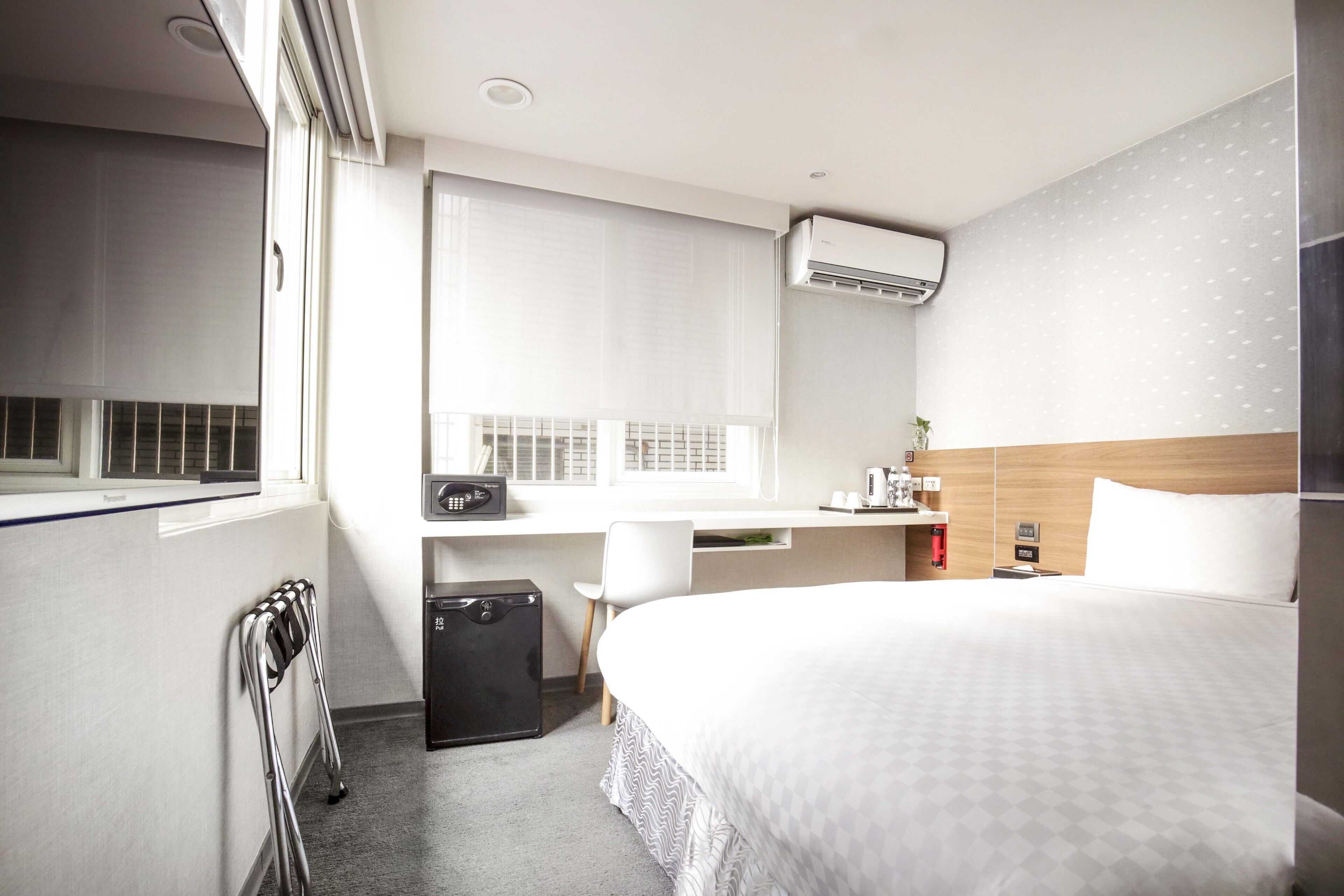 elite double room | free minibar, in-room safe, iron/ironing board, free wifi
