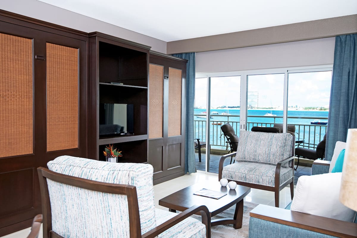 1 bedroom, premium bedding, memory-foam beds, in-room safe