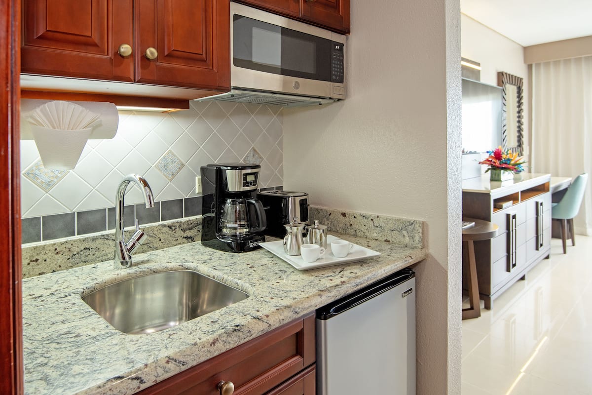 microwave, coffee/tea maker, cookware/dishes/utensils