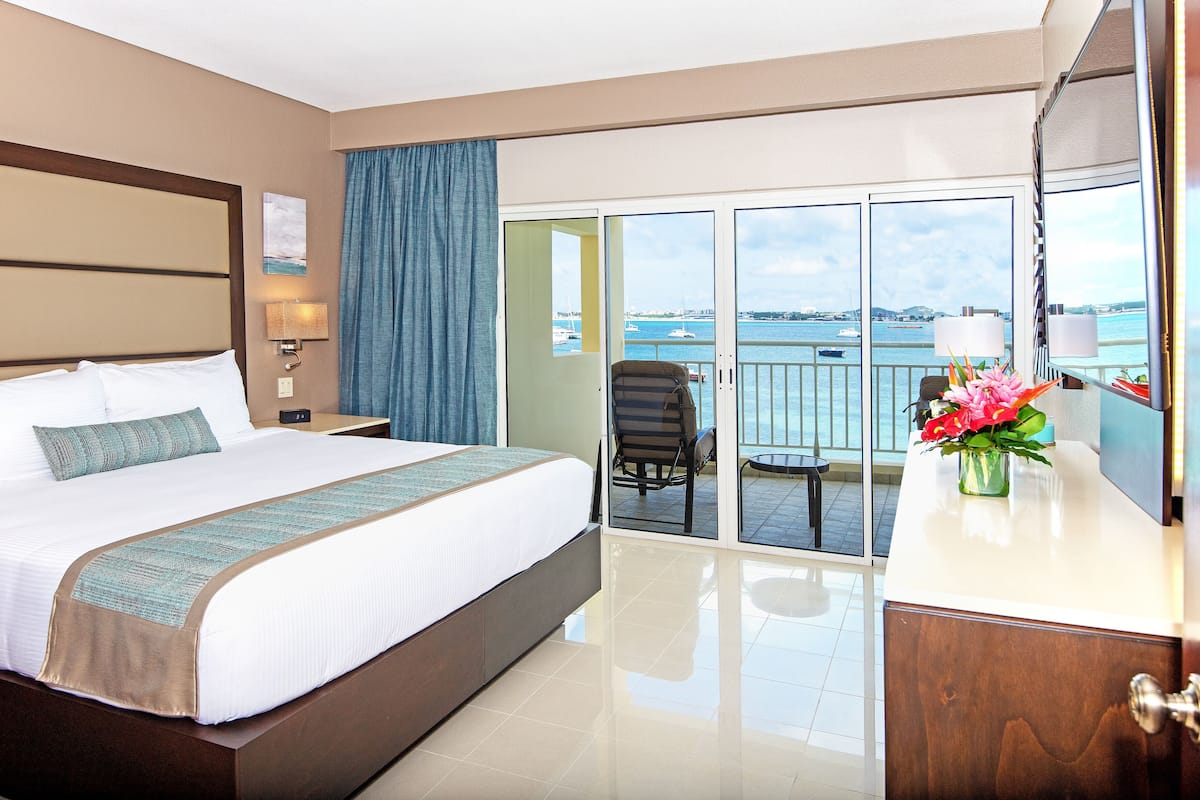 Junior Suite, 1 King Bed, Kitchenette, Oceanfront