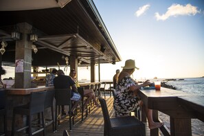 3 restaurants, serveren ontbijt, lunch, diner, Mexicaanse gerechten