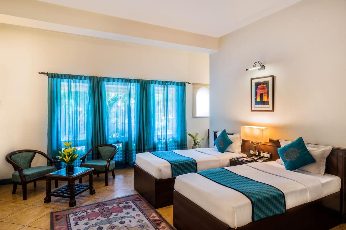 Superior Twin Room, 2 Twin Beds | Pillowtop beds, in-room safe, desk, blackout drapes