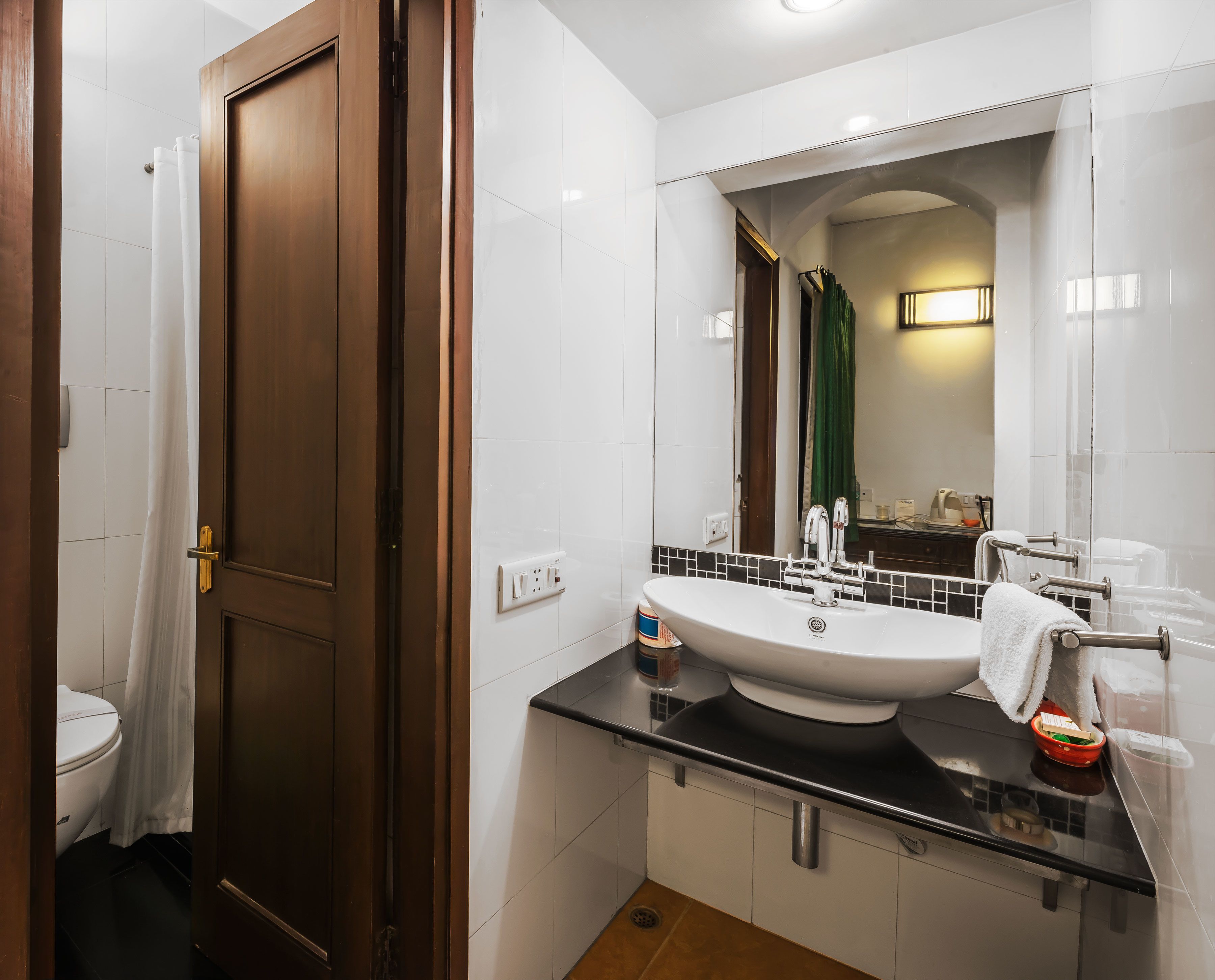 economy single room, 1 single bed | bathroom | shower, free toiletries, hair dryer, slippers