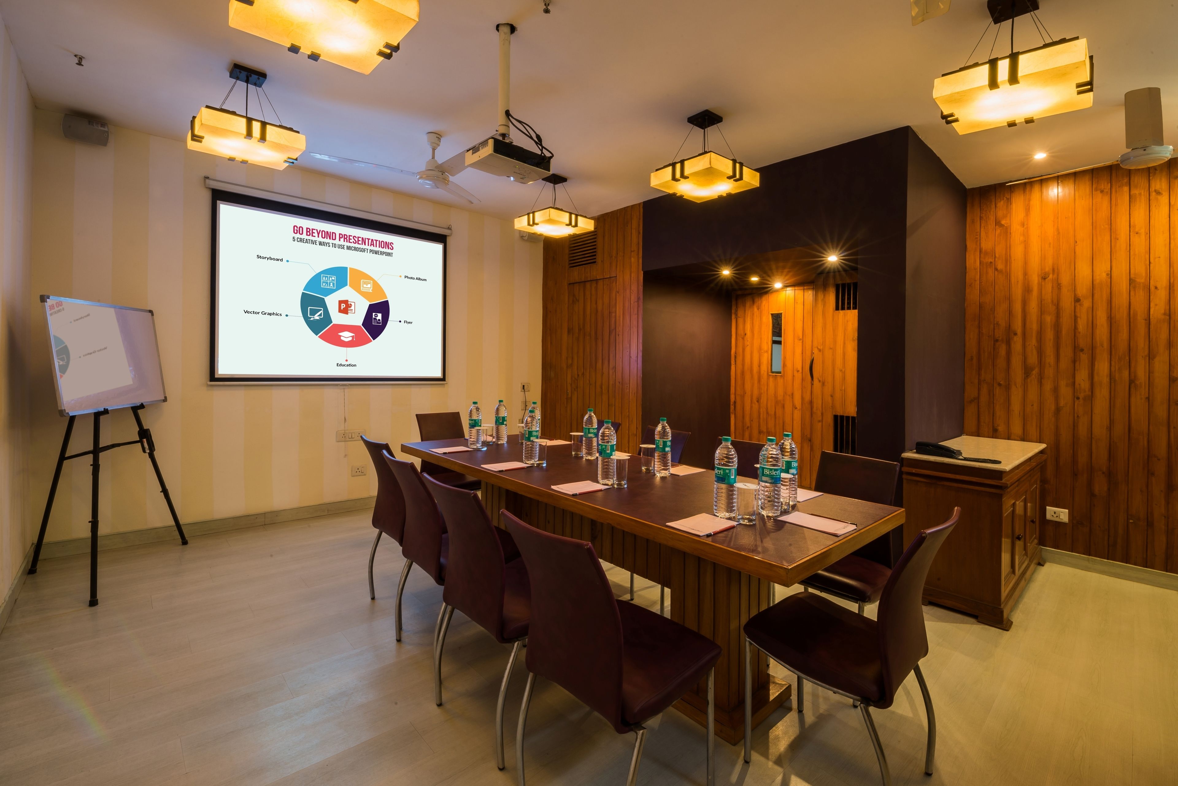 Foto - Home@F37 Kailash Colony Metro