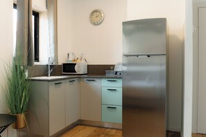 Fridge, microwave, coffee/tea maker, electric kettle