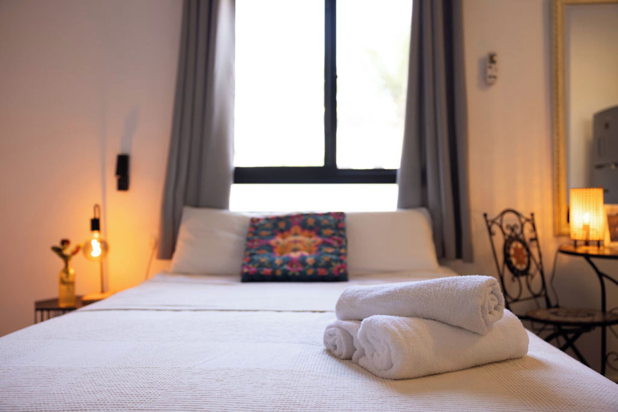 1 bedroom, premium bedding, Select Comfort beds, desk