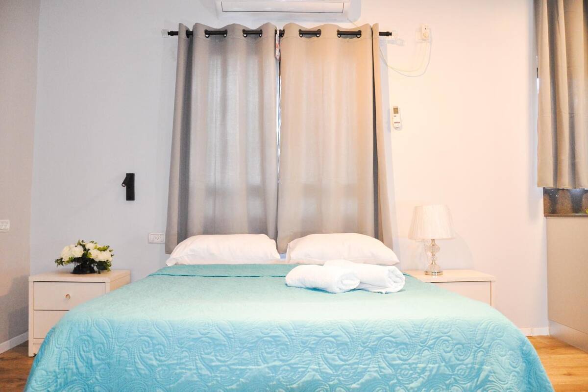 Studio, 1 Double or 2 Single Beds | 1 bedroom, premium bedding, Select Comfort beds, desk