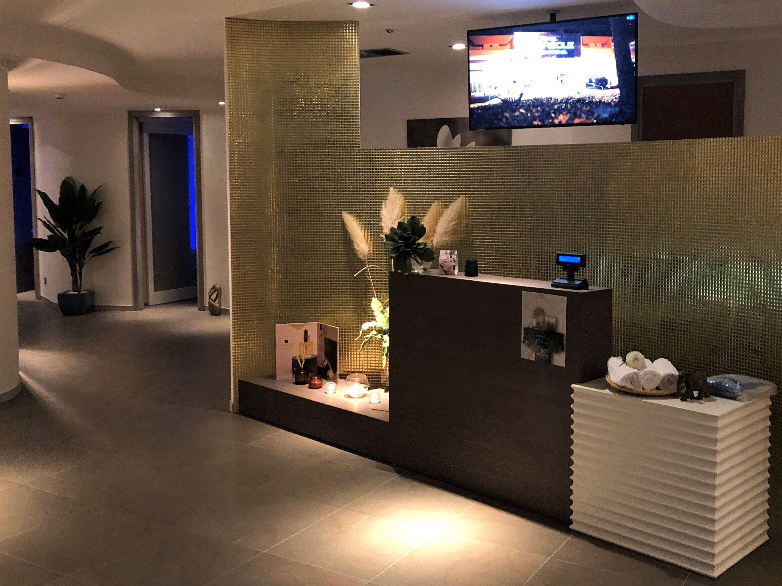 couples treatment room(s), body treatments, hot stone massages