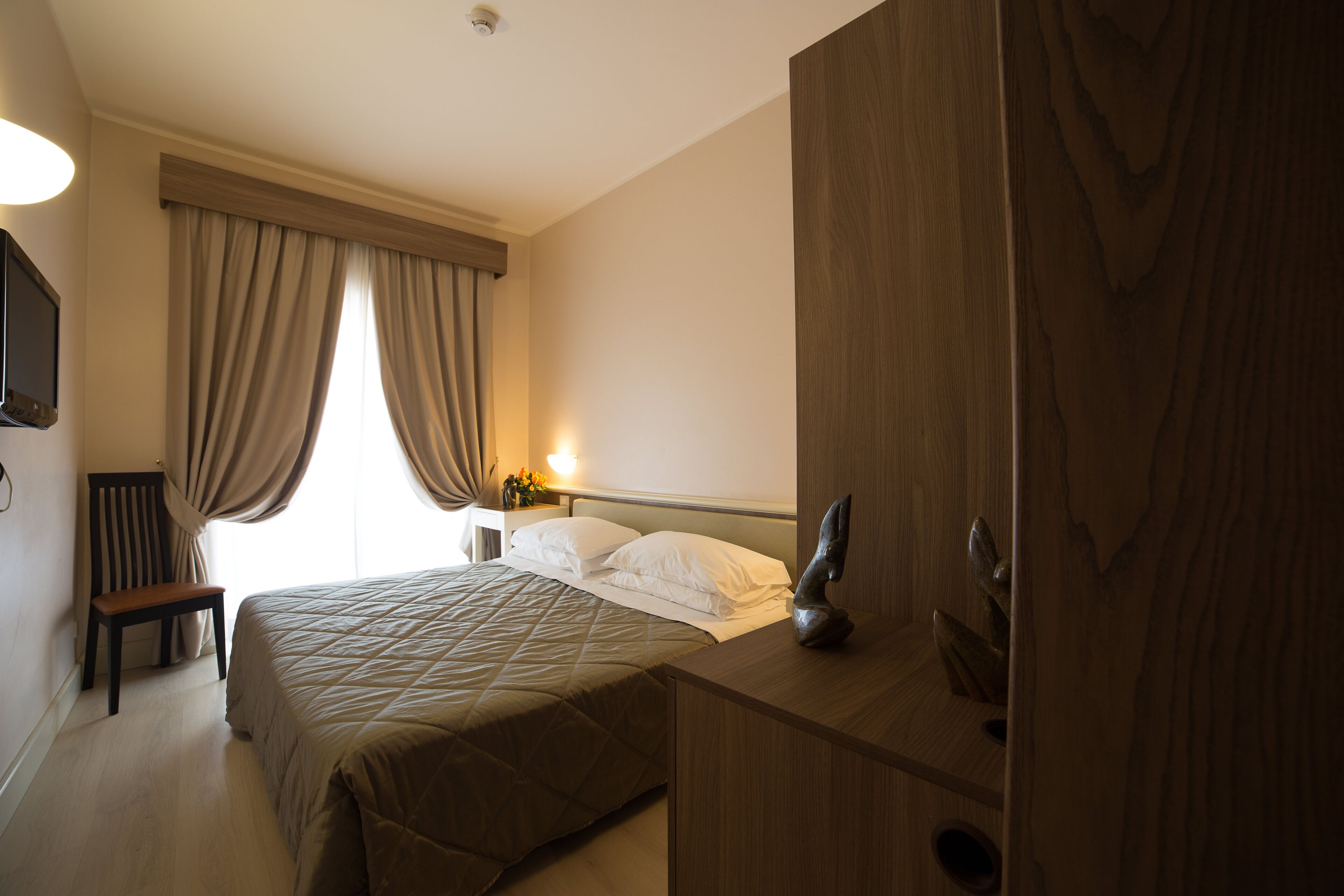 comfort single room, balcony | 1 bedroom, minibar, in-room safe, desk