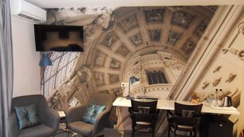 Phòng đôi Deluxe, 1 phòng ngủ, quang cảnh thành phố | Bàn, bàn ủi/dụng cụ ủi quần áo, nôi/giường cho trẻ sơ sinh (phụ phí)