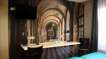 Phòng đôi tiện nghi đơn giản | Bàn, bàn ủi/dụng cụ ủi quần áo, nôi/giường cho trẻ sơ sinh (phụ phí)