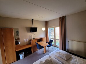 Basic Double Room | Desk, iron/ironing board, cribs/infant beds, free WiFi - Hotel Abcoude (Abcoude)