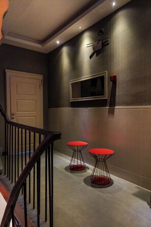 Hallway - Cheers Porthouse (Istanbul)