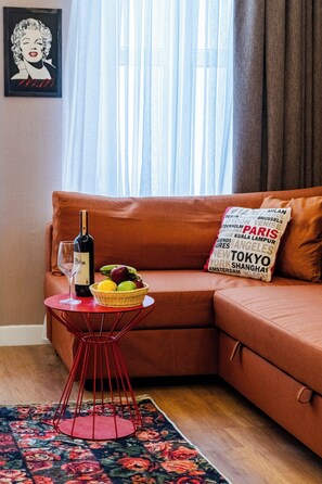 In-room safe, desk, blackout drapes, iron/ironing board - Cheers Porthouse (Istanbul)