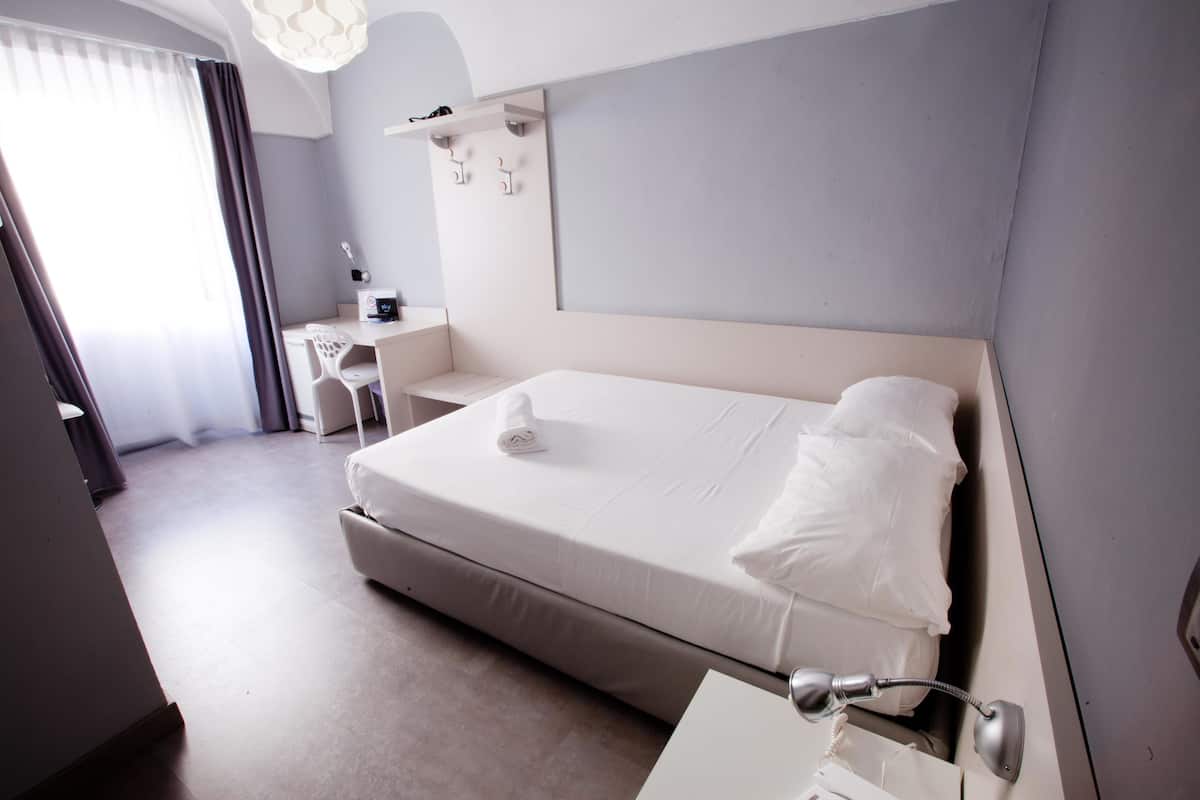 Ropa de cama de alta calidad, edredón, camas Select Comfort y minibar