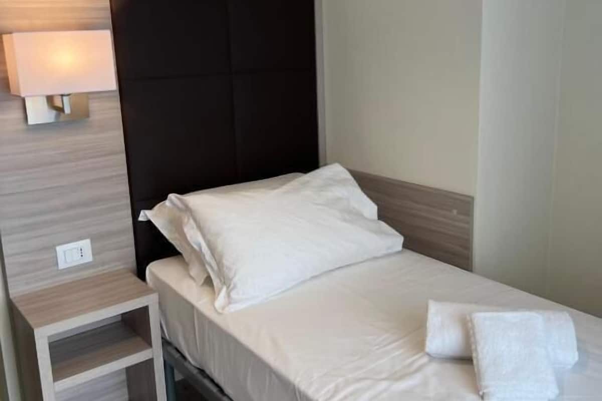 Habitación individual | Ropa de cama de alta calidad, edredón, camas Select Comfort y minibar