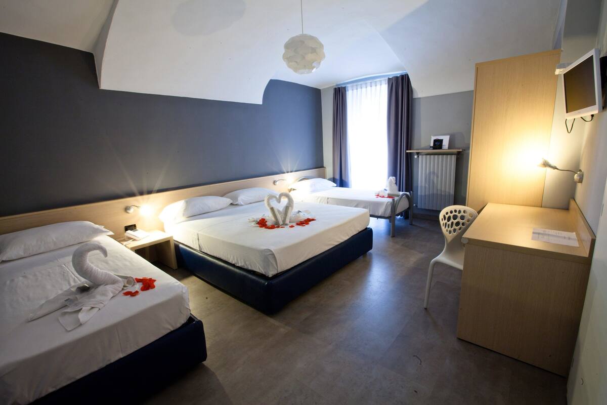 Ropa de cama de alta calidad, edredón, camas Select Comfort y minibar