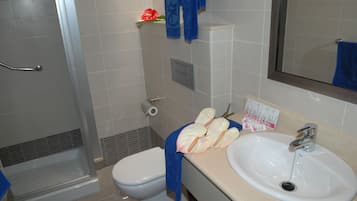 Shower, towels