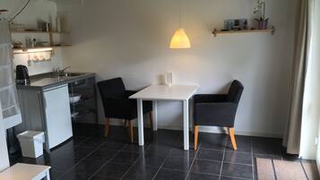 Habitación doble Deluxe, con acceso para personas discapacitadas, baño en la habitación | Cocina privada