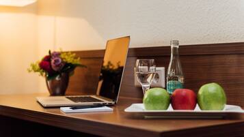 Standard Single Room | In-room safe, desk, blackout drapes, soundproofing