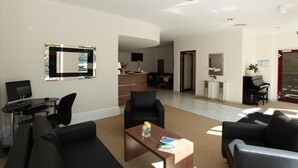 Et moderne hotelværelse med opholdsområde, et skrivebord med computer, et klaver og en reception.