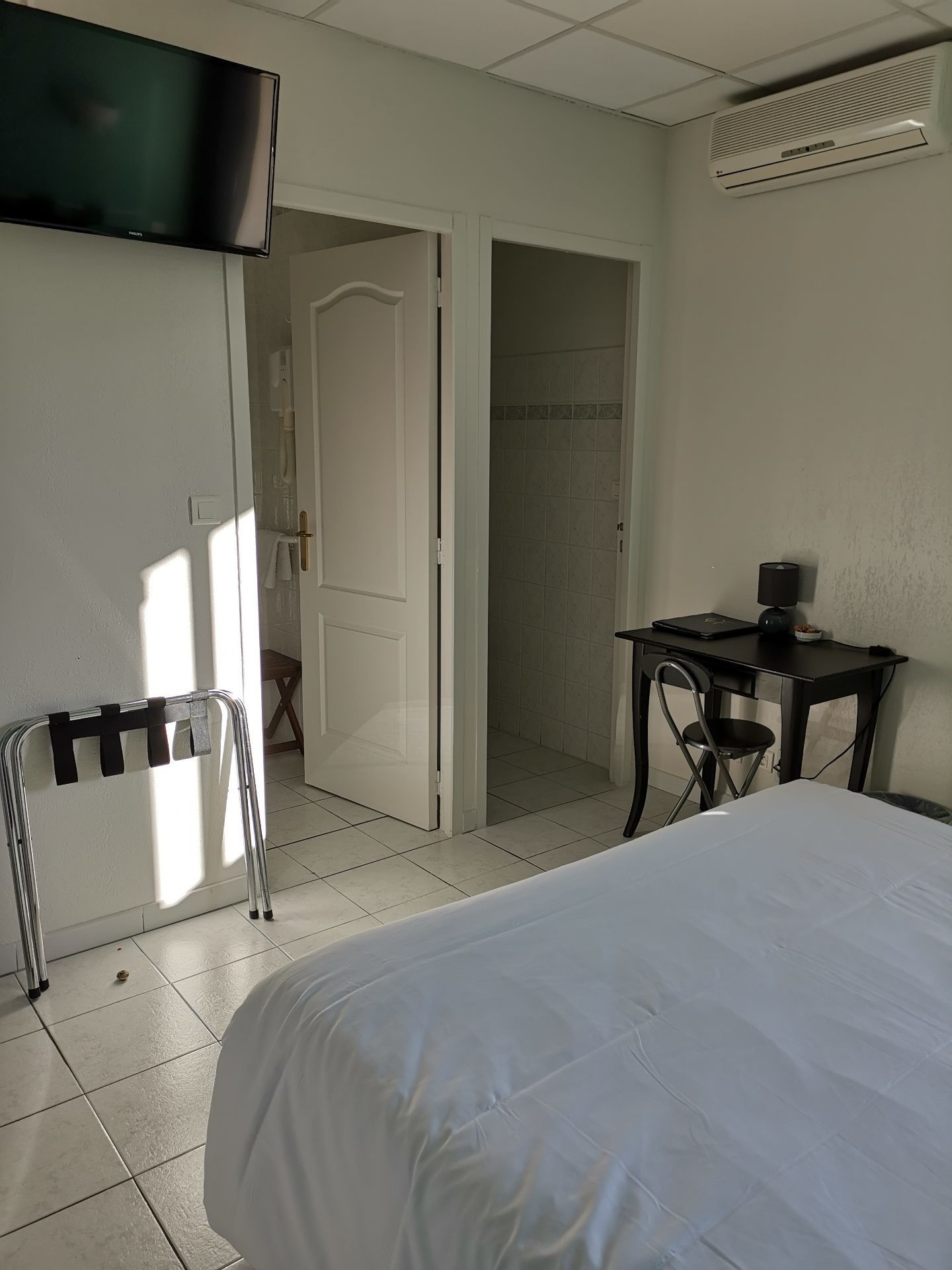 double room | minibar, in-room safe, desk, blackout curtains