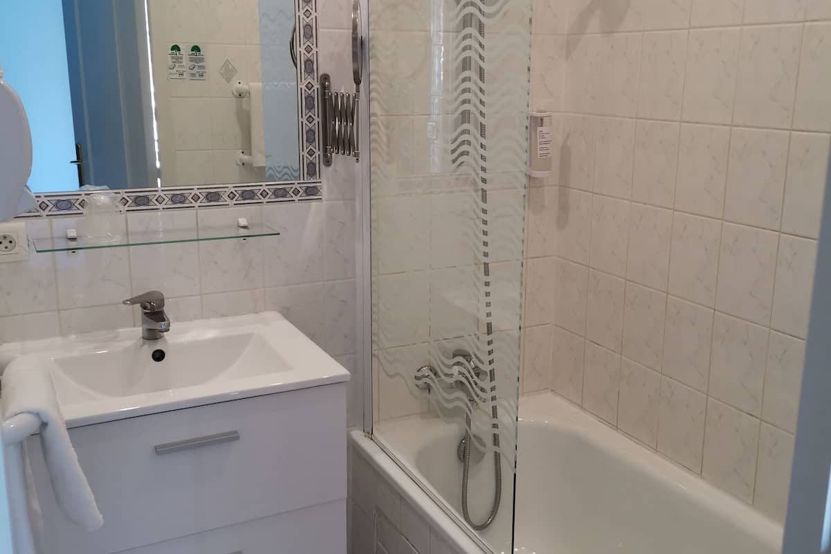 superior double room | bathroom | hair dryer, towels