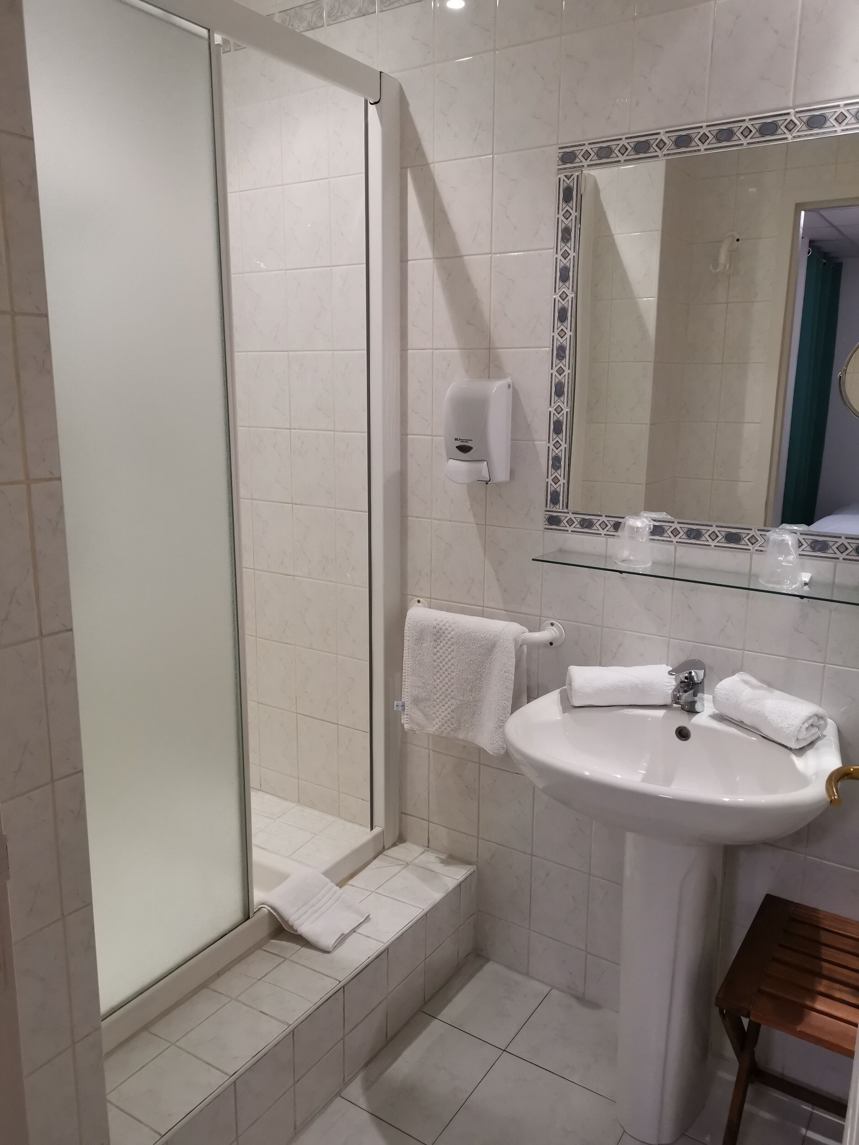 triple room | bathroom sink