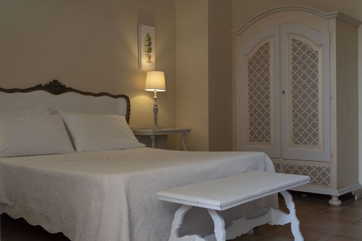 Habitación básica doble, baño en la habitación | Insonorización, wifi gratis y ropa de cama