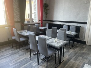 Breakfast area - Au Chapon Fin (Poitiers)