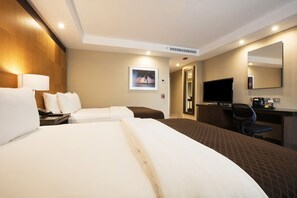 Deluxe Double Room | Hypo-allergenic bedding, in-room safe, desk, laptop workspace