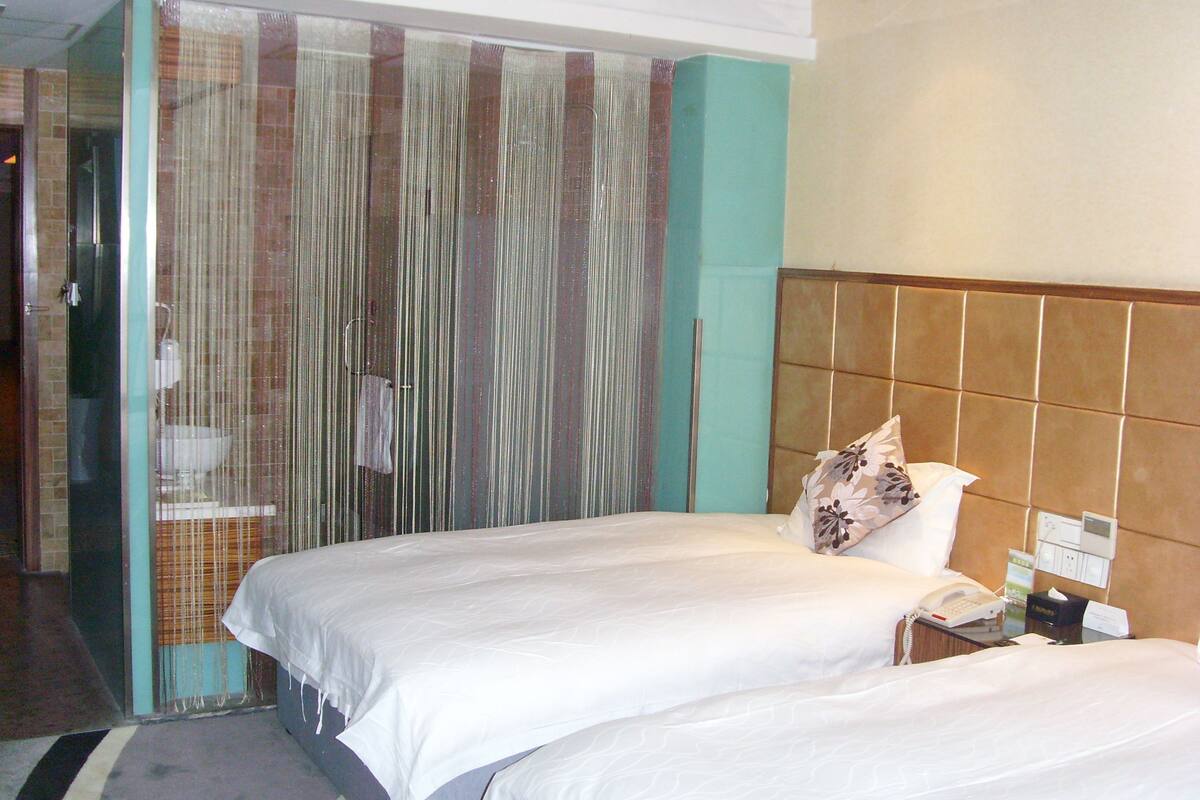 Chambre Deluxe, 2 lits jumeaux | Coffre-fort, réveille-matin