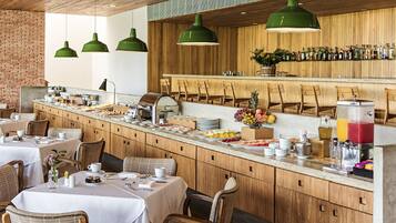 Free daily continental breakfast