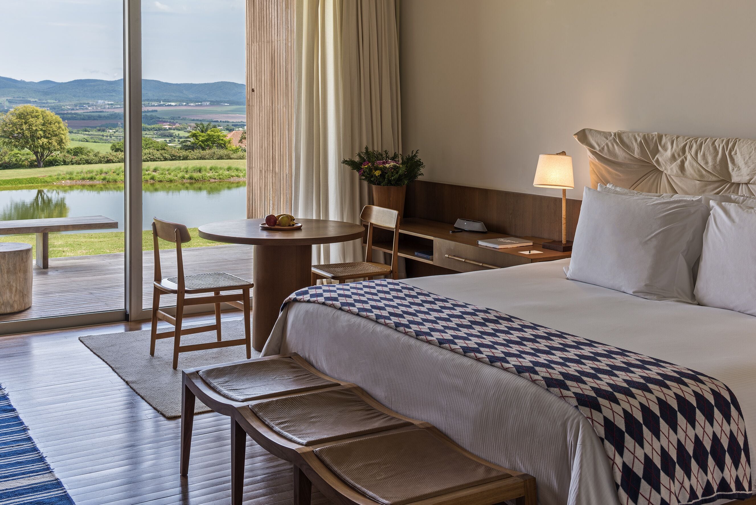 deluxe room, 1 king bed | egyptian cotton sheets, premium bedding, minibar, in-room safe