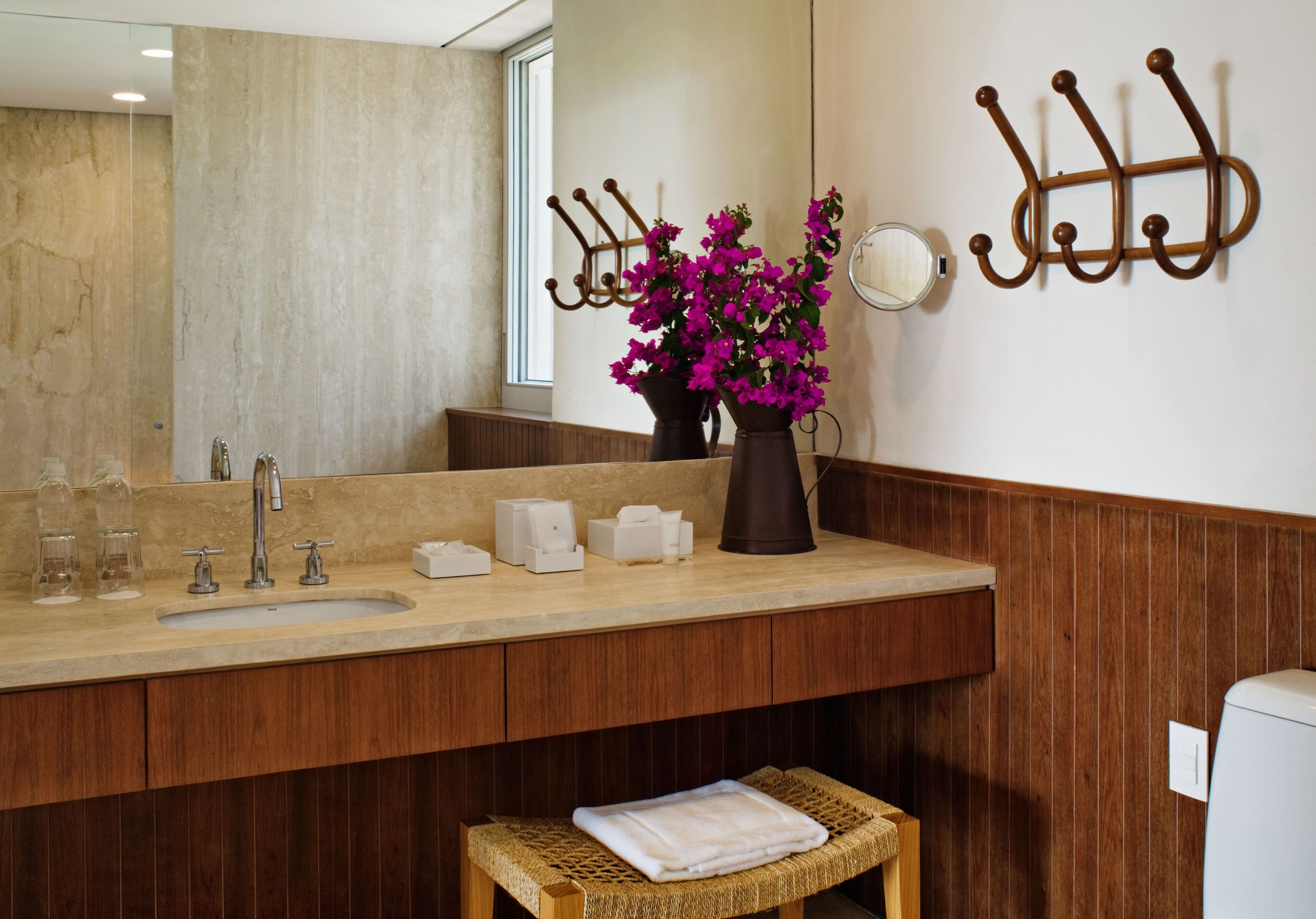 separate bathtub and shower, deep-soaking bathtub, rainfall showerhead