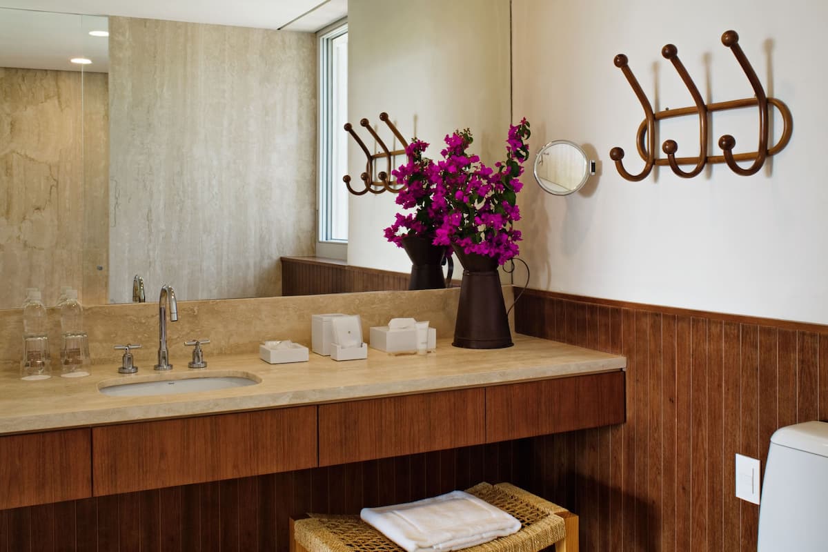 separate bathtub and shower, deep-soaking bathtub, rainfall showerhead