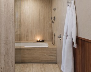 Separate bathtub and shower, deep-soaking bathtub, rainfall showerhead - Hotel Fasano Boa Vista (Porto Feliz)