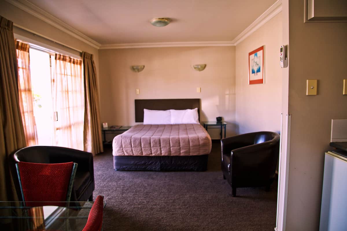 Suite, 1 Schlafzimmer | Bügeleisen/Bügelbrett, kostenloses WLAN, Bettwäsche