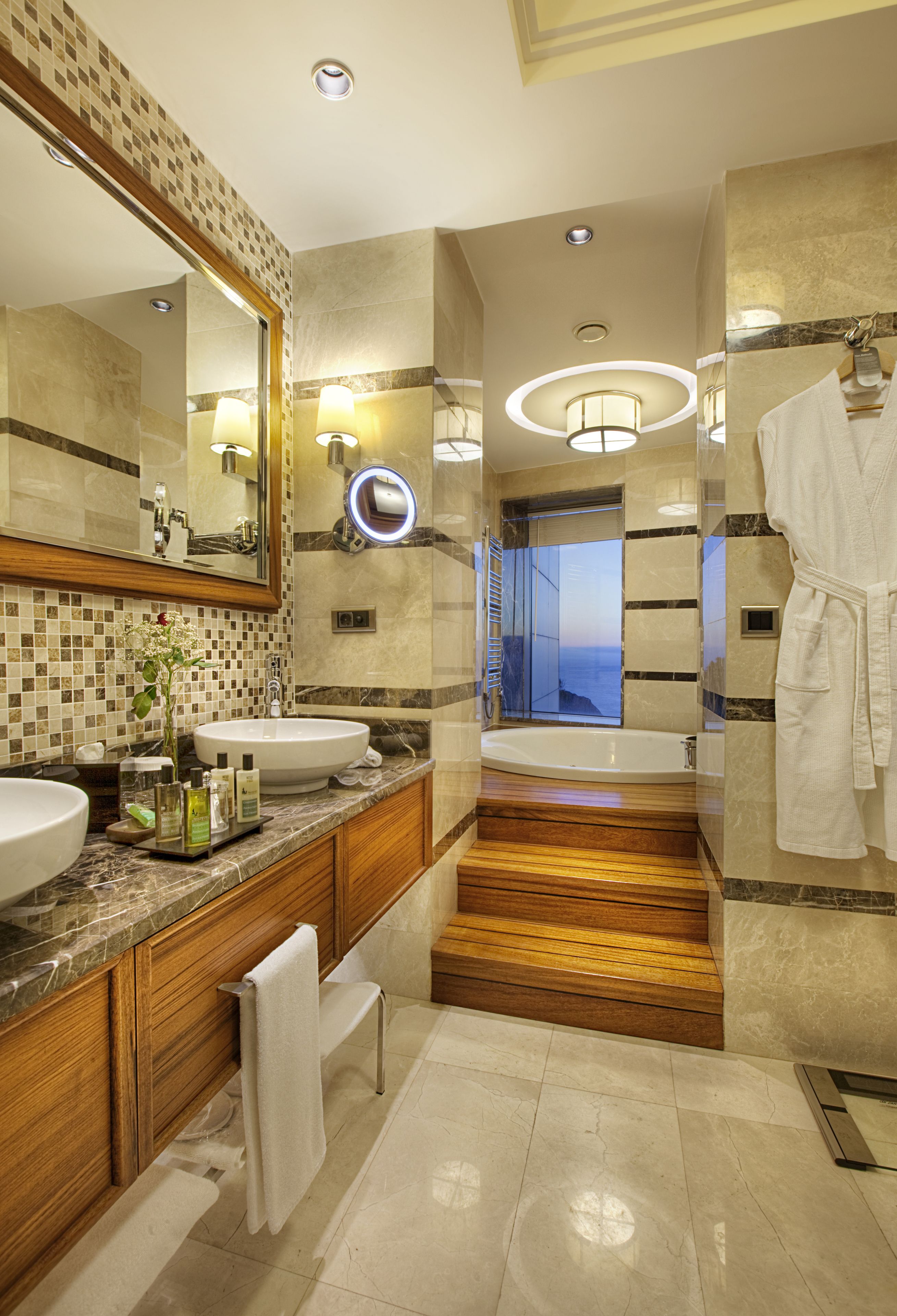 deluxe suite room  sea view | bathroom | shower, free toiletries, hair dryer, bathrobes