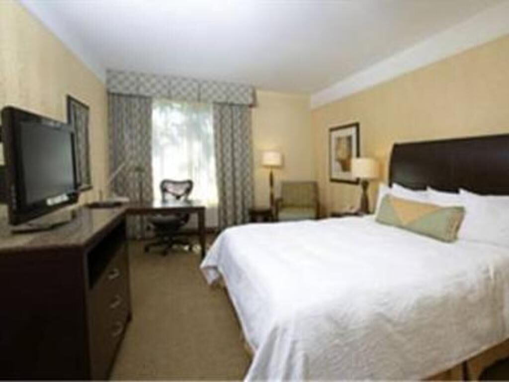 Premium bedding, in-room safe, iron/ironing board, WiFi